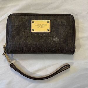 Michael Kors Initial Wristlet/Walker. Size Small. Brown/Tan‎